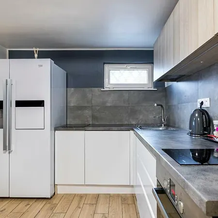Happy Family House Apartment