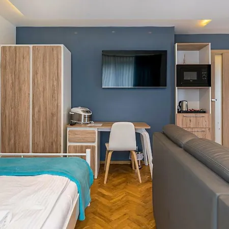 Happy Family House Apartment